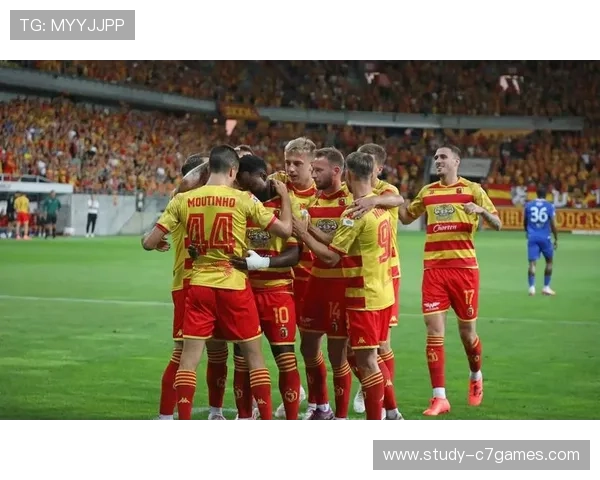 欧洲豪门争冠形势骤变球星转会风波引爆新赛季焦点对决悬念升级