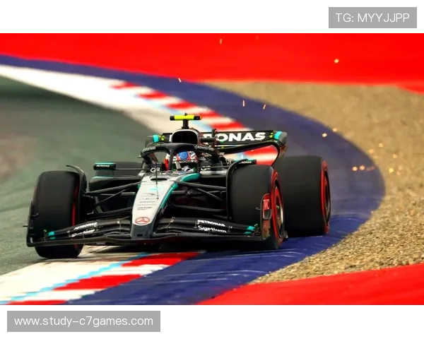 F1赛季最新动态解析顶尖车队策略与赛车手表现趋势